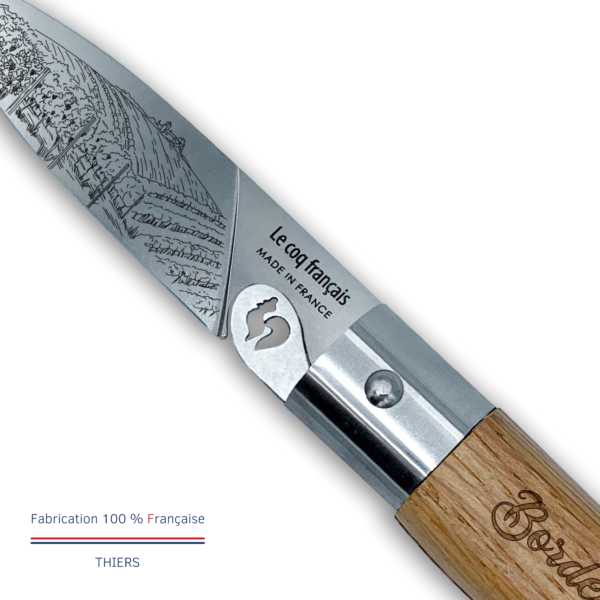 Détail mécanisme liner innovant et virole inox du couteau de poche pliant Le Coq Authentique Bordeaux, logo coq français découpé, Made in France Thiers